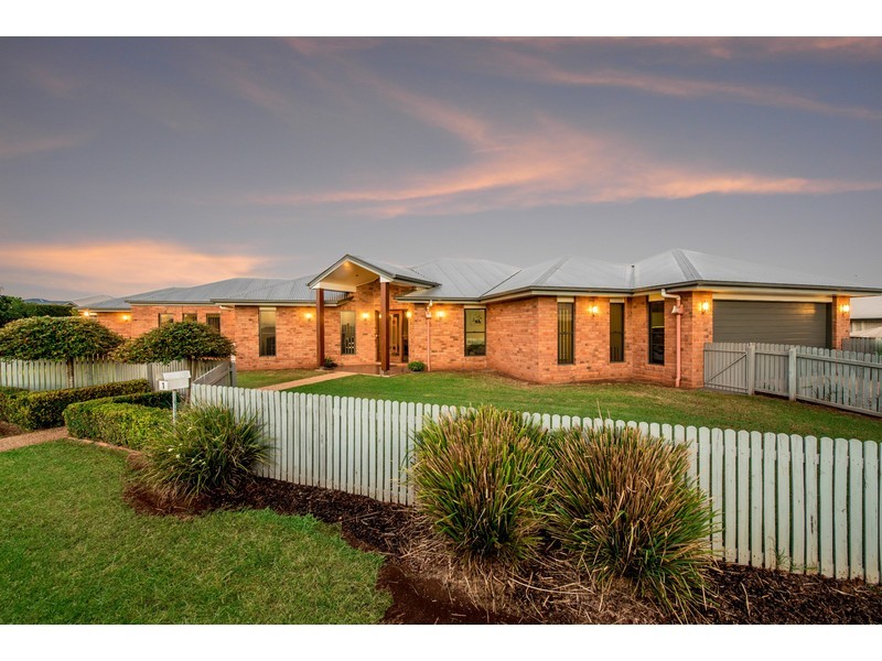 1 Krefter Crescent, Highfields QLD 4352