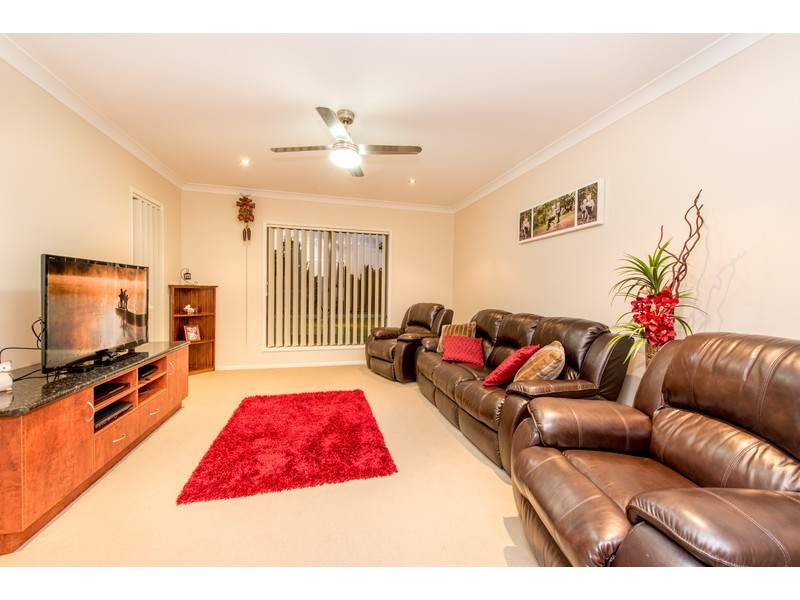 1 Krefter Crescent, Highfields QLD 4352
