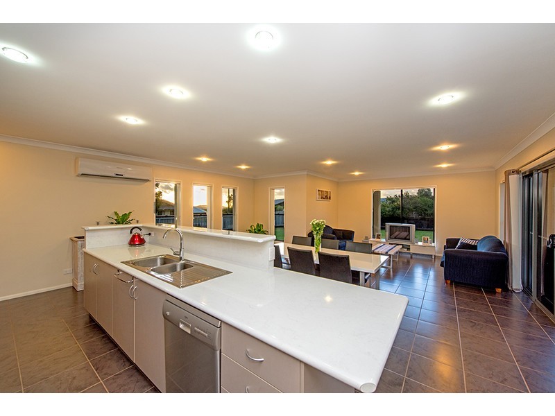 1 Krefter Crescent, Highfields QLD 4352