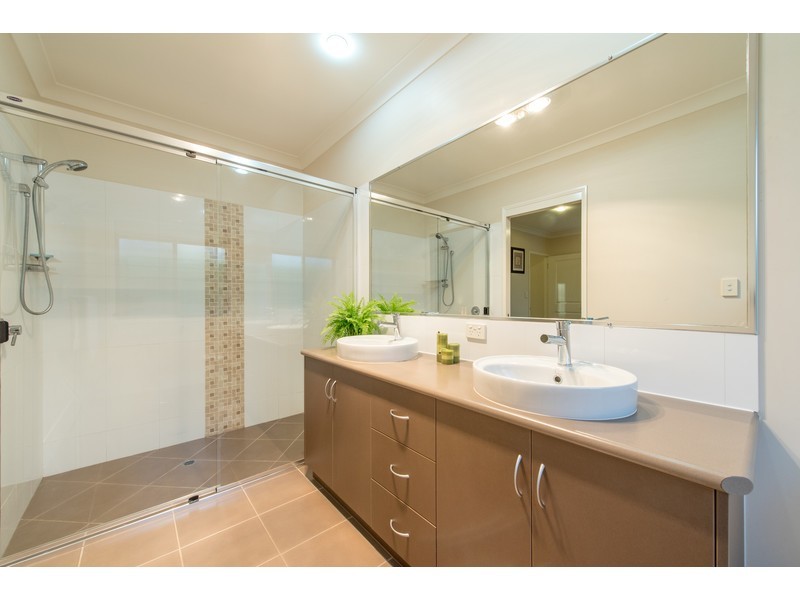 1 Krefter Crescent, Highfields QLD 4352