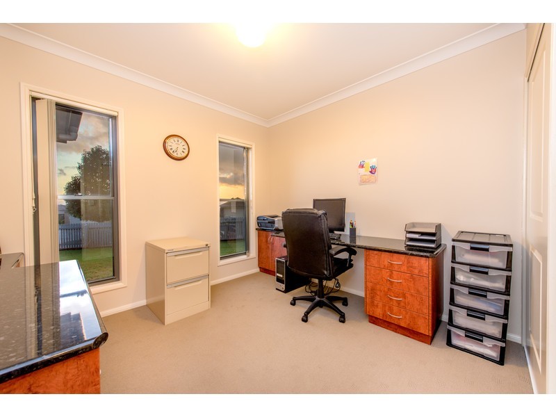 1 Krefter Crescent, Highfields QLD 4352