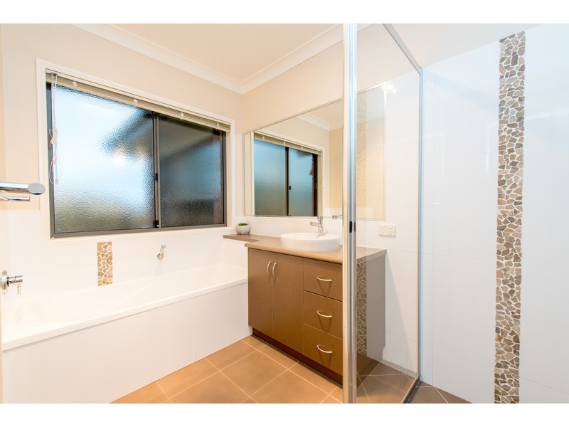 1 Krefter Crescent, Highfields QLD 4352