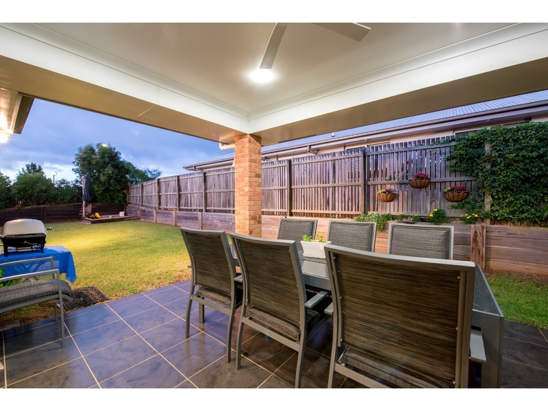 1 Krefter Crescent, Highfields QLD 4352