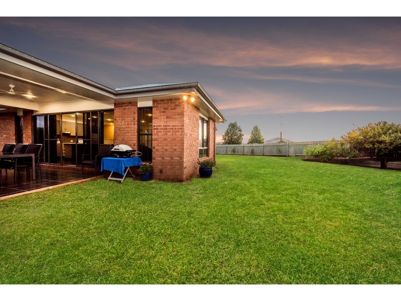 1 Krefter Crescent, Highfields QLD 4352