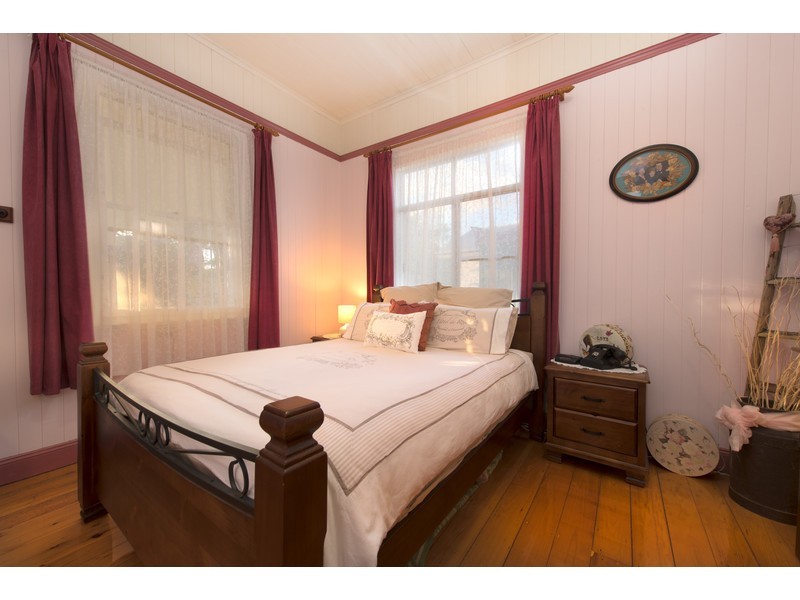 16 Northland Street, Newtown QLD 4350