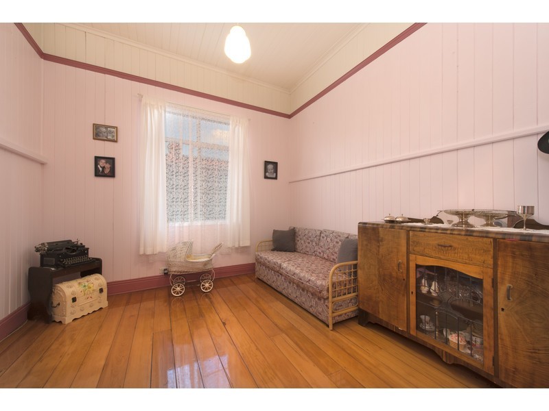 16 Northland Street, Newtown QLD 4350