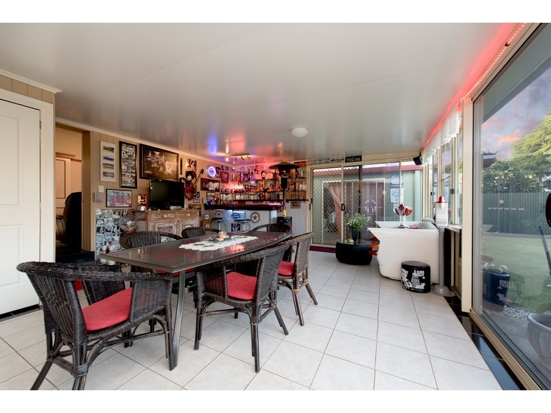 16 Northland Street, Newtown QLD 4350