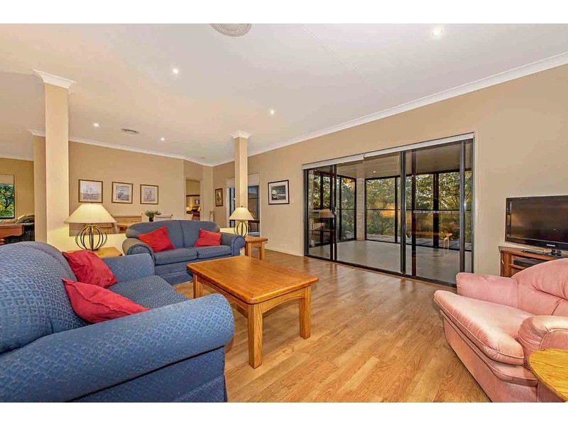 17 Rangeview Drive, Top Camp QLD 4350
