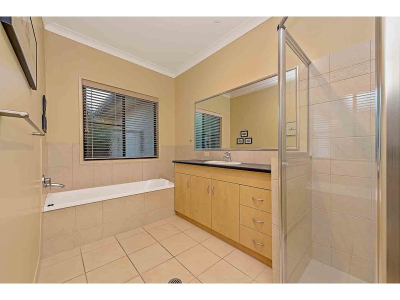 17 Rangeview Drive, Top Camp QLD 4350