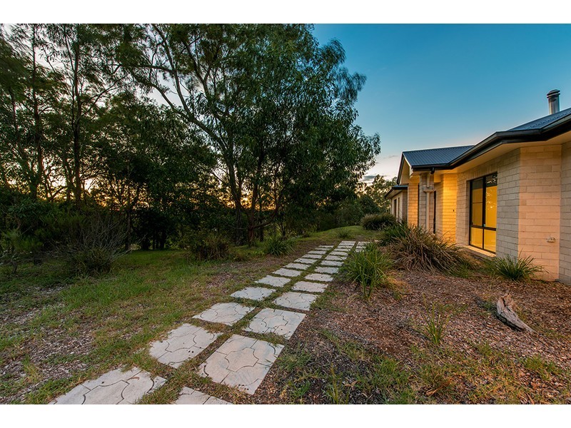 17 Rangeview Drive, Top Camp QLD 4350