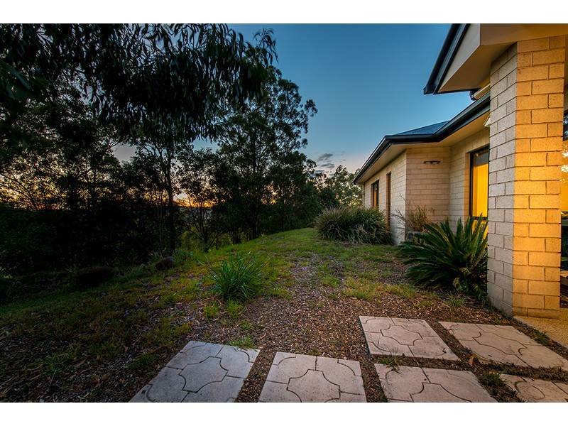 17 Rangeview Drive, Top Camp QLD 4350