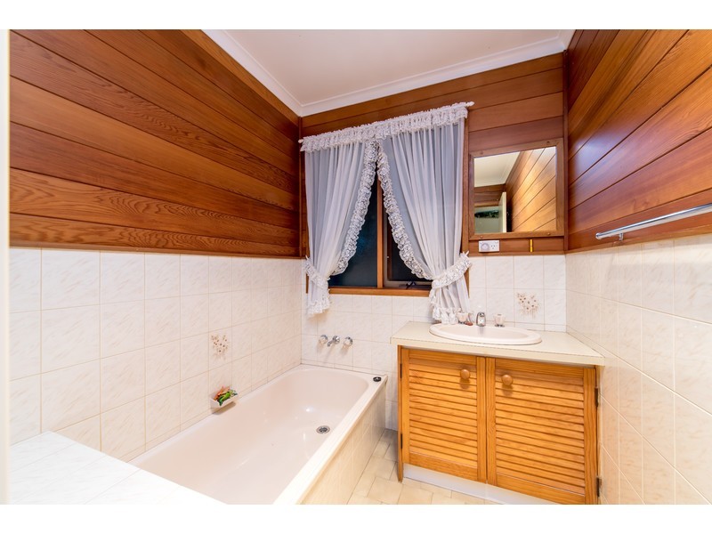 1 Michele Avenue, Highfields QLD 4352