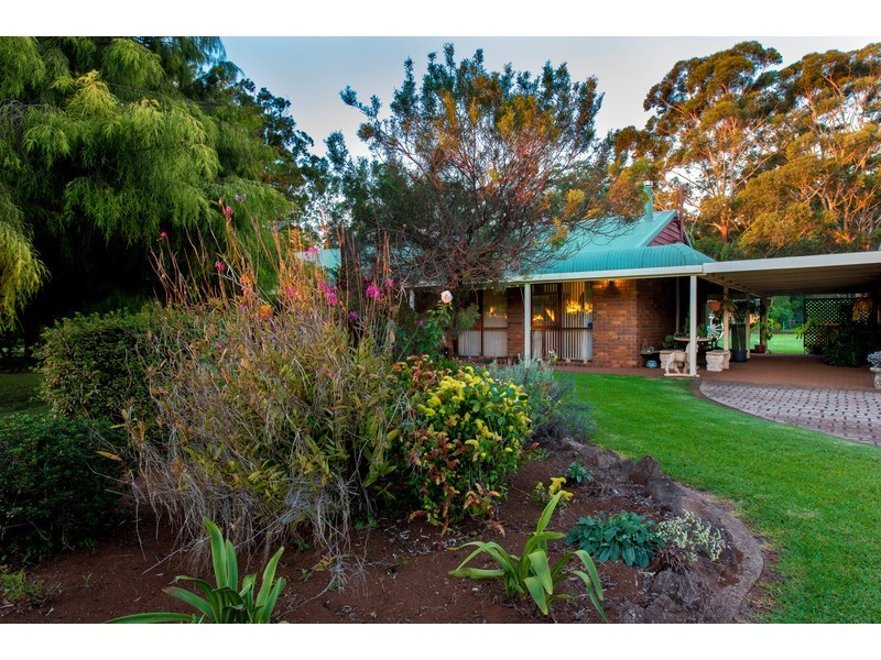 1 Michele Avenue, Highfields QLD 4352