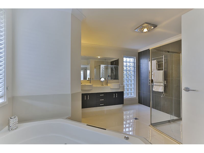 68 Wood Drive, Middle Ridge QLD 4350