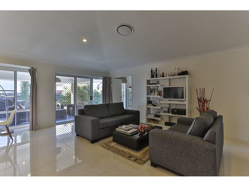 68 Wood Drive, Middle Ridge QLD 4350