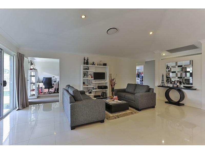 68 Wood Drive, Middle Ridge QLD 4350