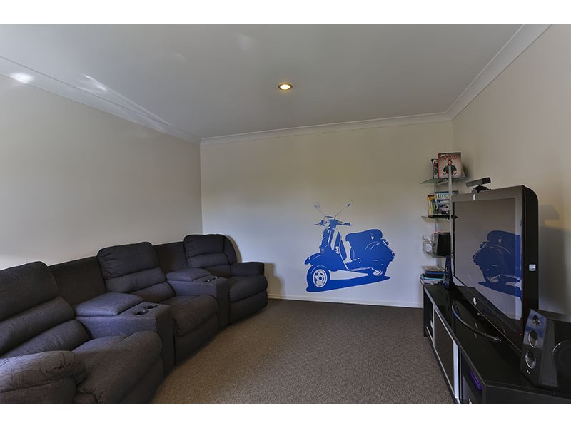 68 Wood Drive, Middle Ridge QLD 4350