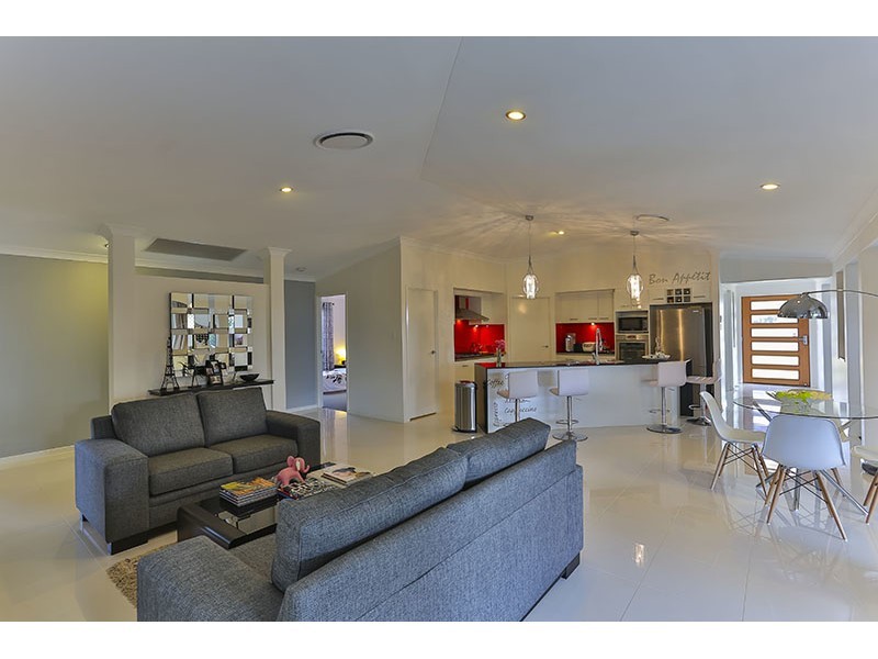 68 Wood Drive, Middle Ridge QLD 4350