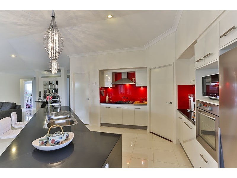 68 Wood Drive, Middle Ridge QLD 4350