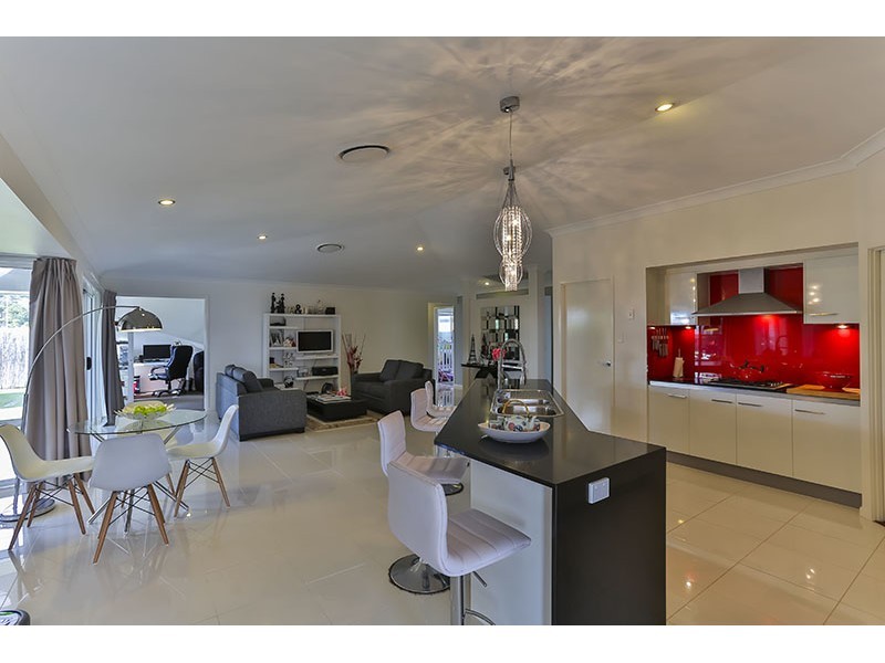 68 Wood Drive, Middle Ridge QLD 4350