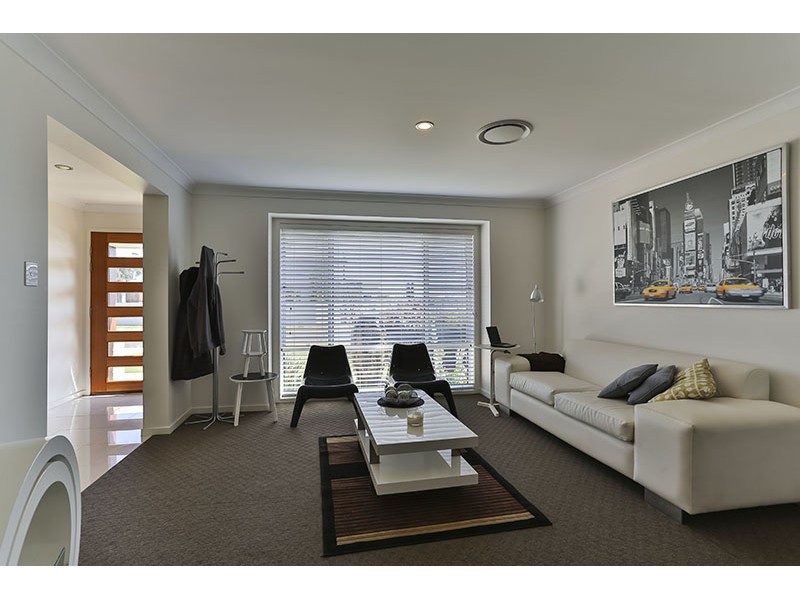 68 Wood Drive, Middle Ridge QLD 4350