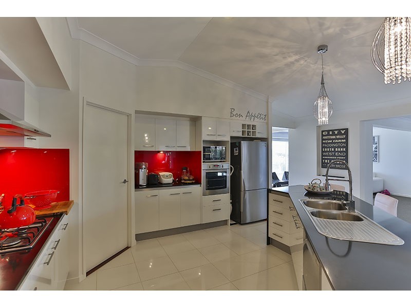 68 Wood Drive, Middle Ridge QLD 4350