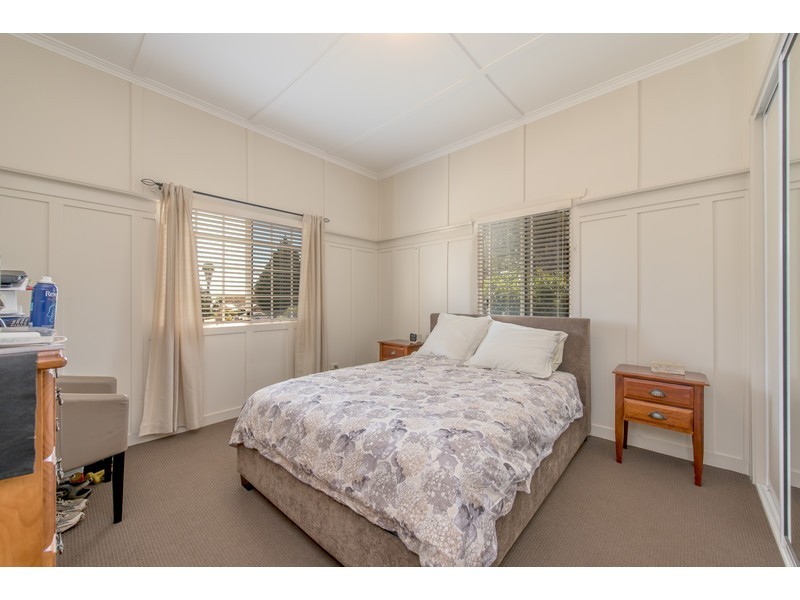 332 Hume Street, Centenary Heights QLD 4350