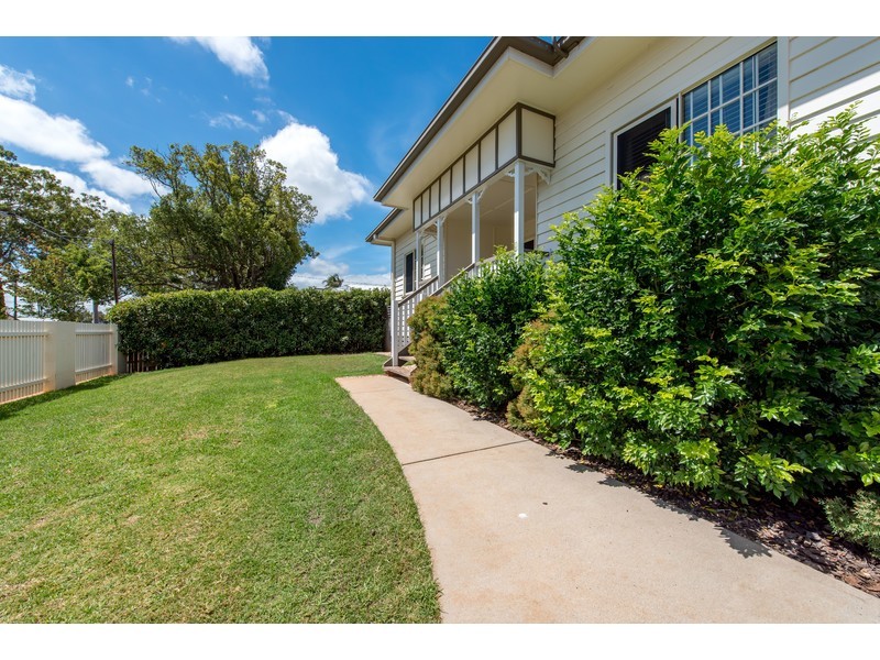 332 Hume Street, Centenary Heights QLD 4350