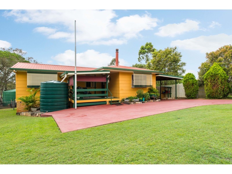 17 Railway Terrace, Crows Nest QLD 4355