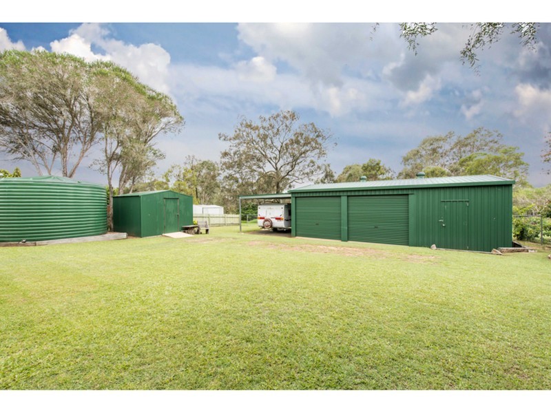 17 Railway Terrace, Crows Nest QLD 4355