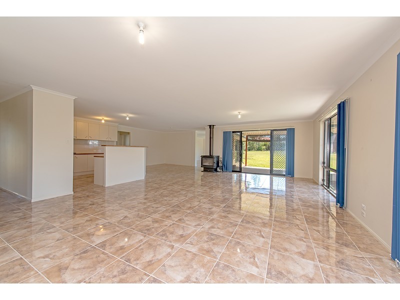 70 Phipps Drive, Meringandan West QLD 4352