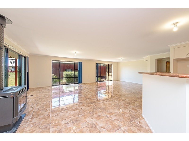 70 Phipps Drive, Meringandan West QLD 4352