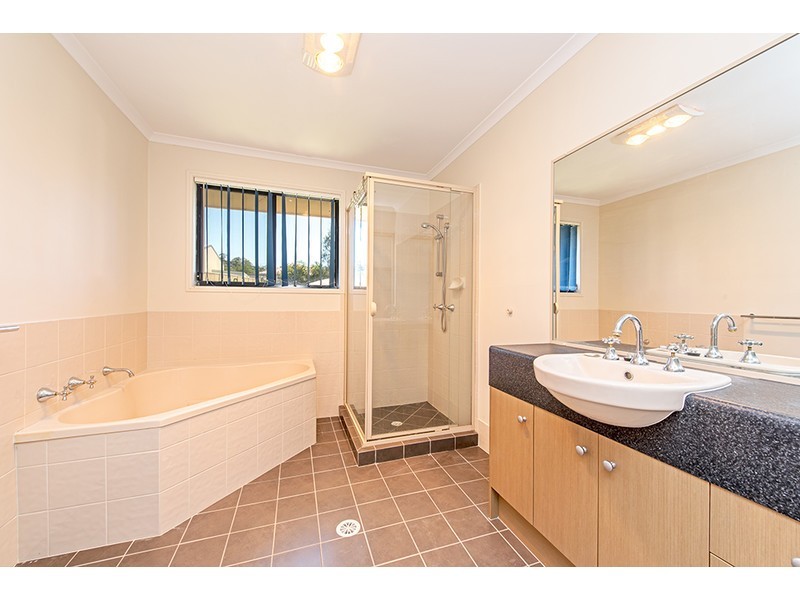 70 Phipps Drive, Meringandan West QLD 4352