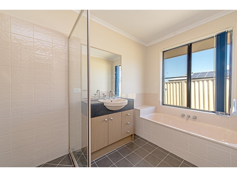 70 Phipps Drive, Meringandan West QLD 4352