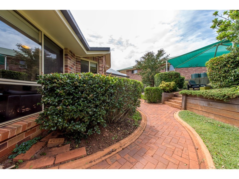 2 Petunia Close, Middle Ridge QLD 4350