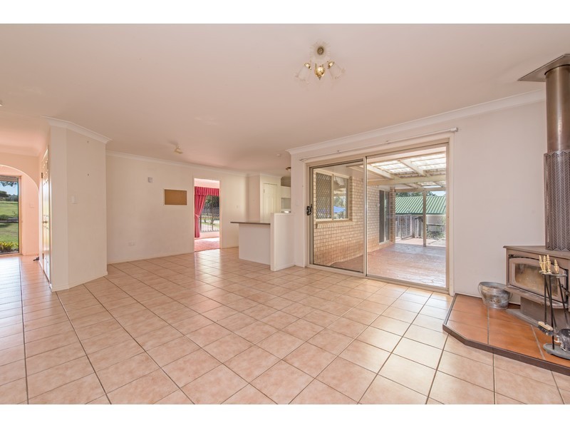 17 Highland Park Road, Meringandan West QLD 4352