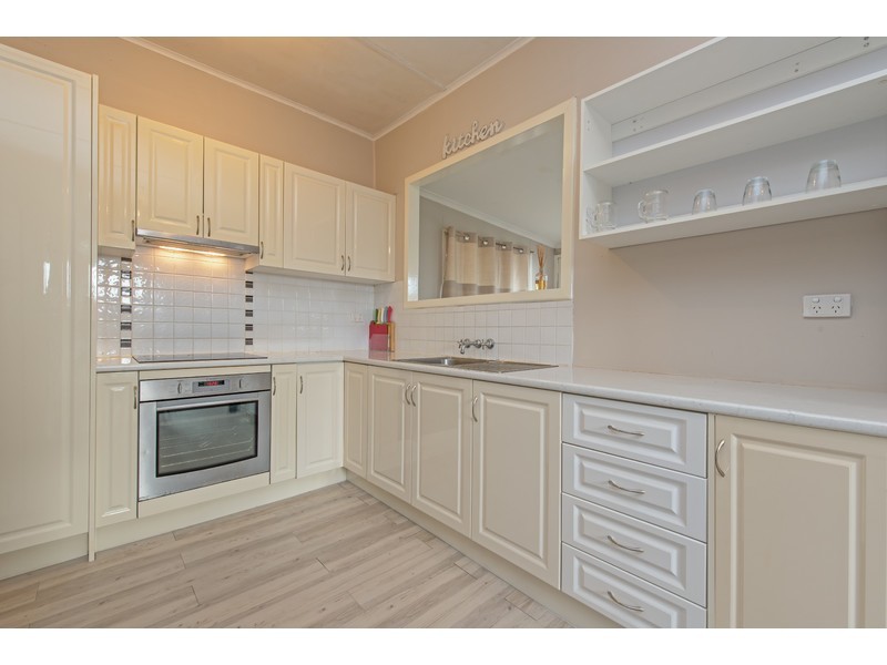 8 Blake Street, Wilsonton QLD 4350