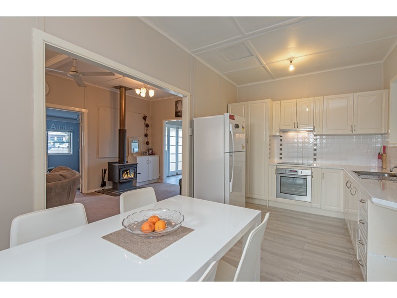 8 Blake Street, Wilsonton QLD 4350