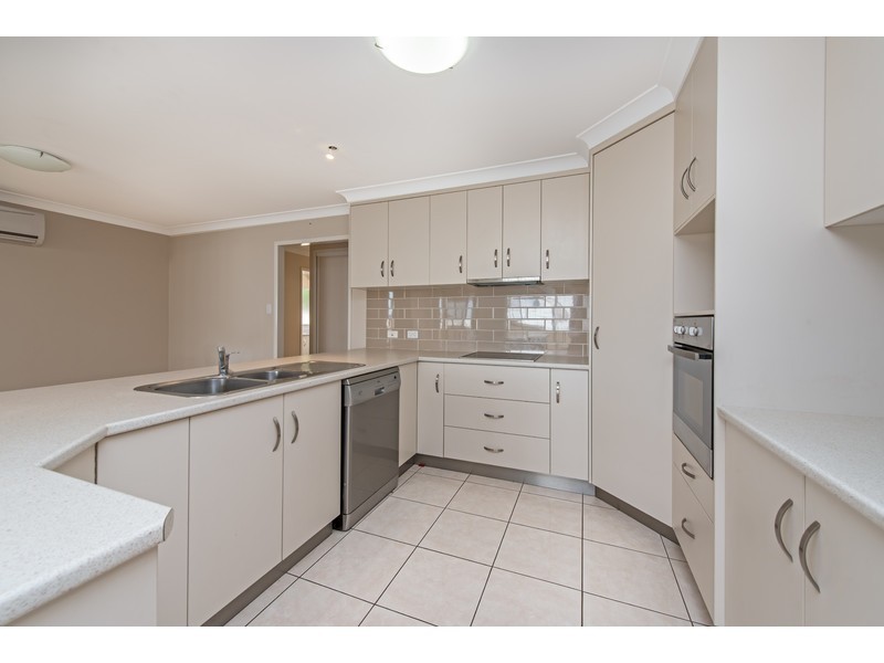 12 Jay Street, Westbrook QLD 4350