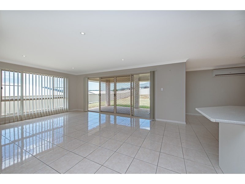 12 Jay Street, Westbrook QLD 4350