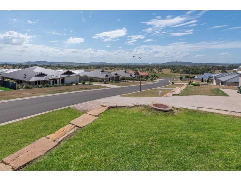 12 Jay Street, Westbrook QLD 4350