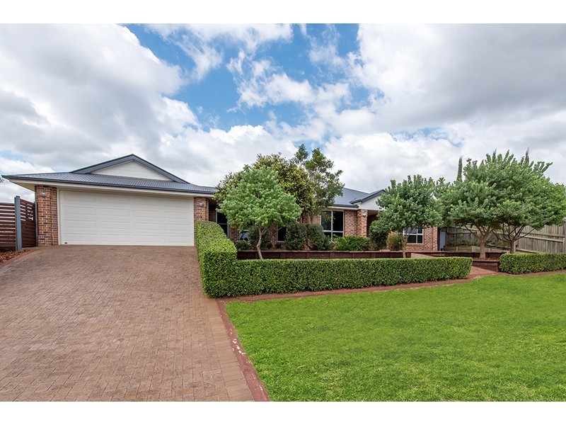 35 Currawong Drive, Highfields QLD 4352
