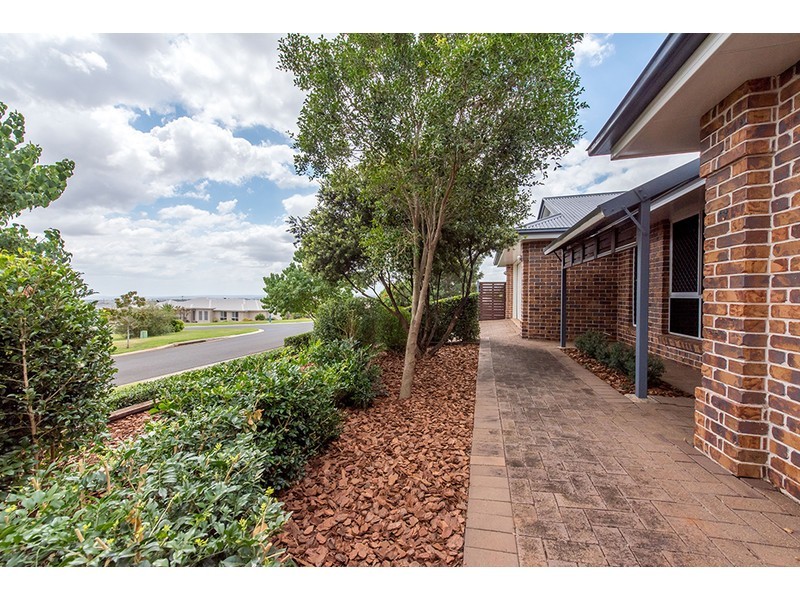 35 Currawong Drive, Highfields QLD 4352