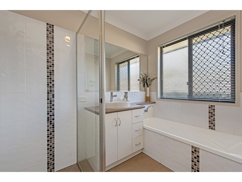 11 Woodville Court, Wyreema QLD 4352