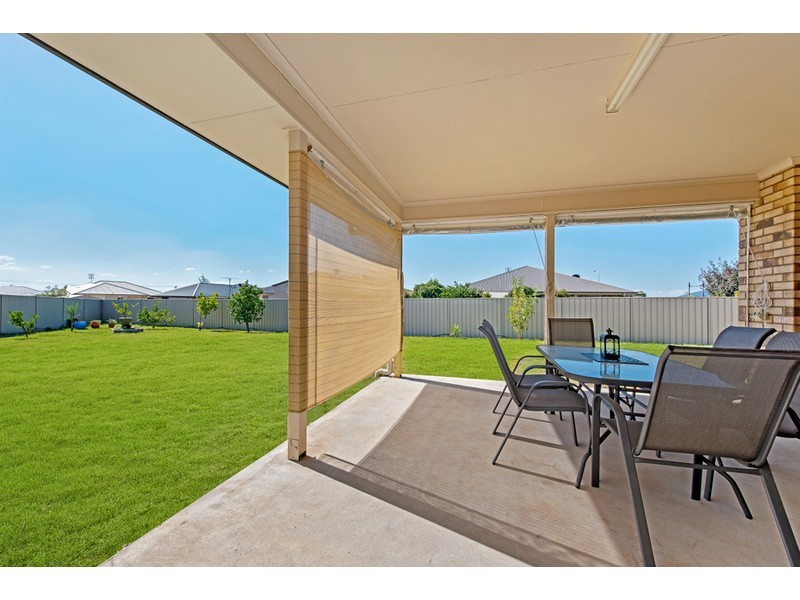 11 Woodville Court, Wyreema QLD 4352