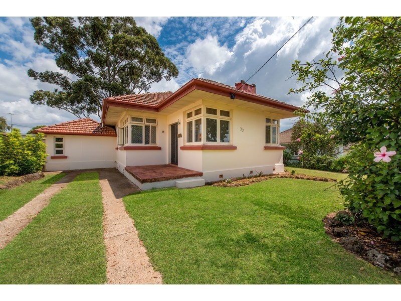 33 Priest Street, Rockville QLD 4350