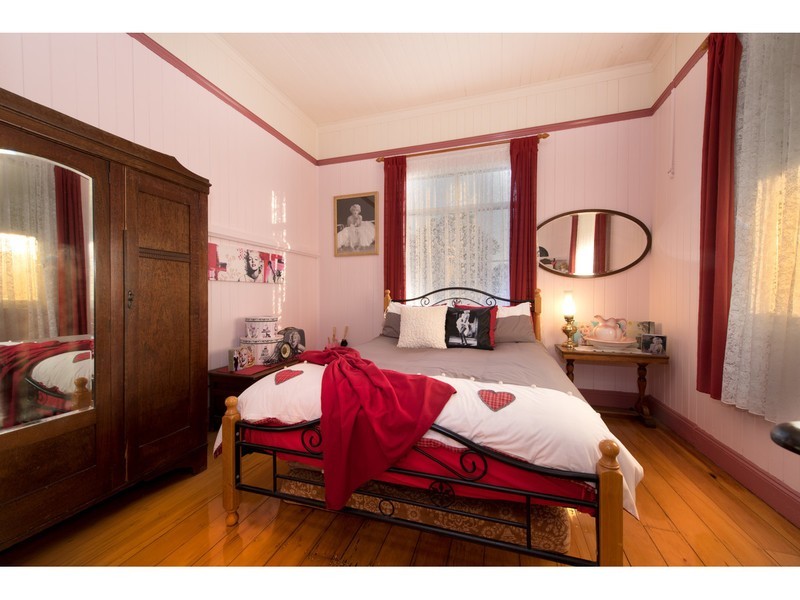 16 Northland Street, Newtown QLD 4350