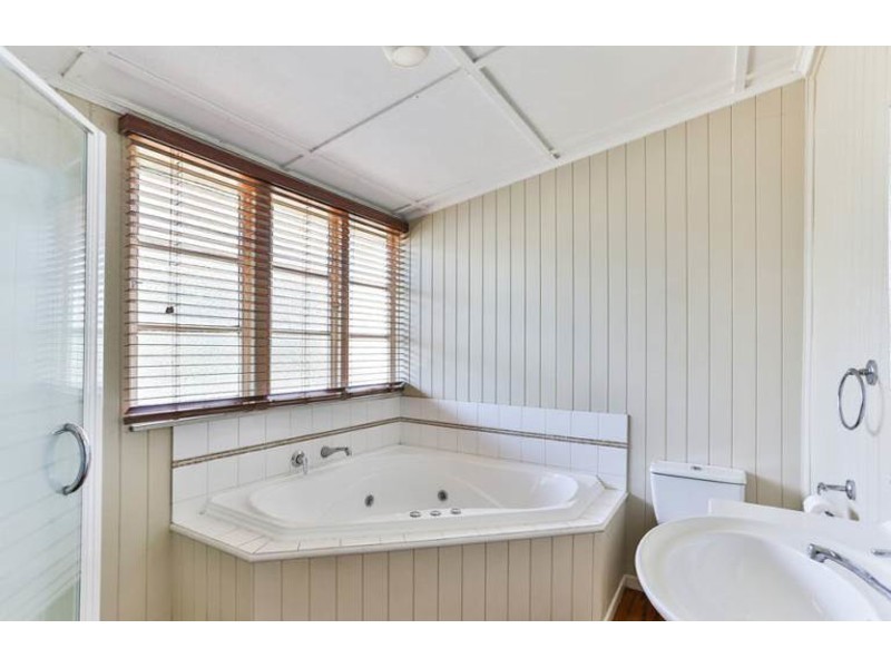 25 Albert Street, Newtown QLD 4350