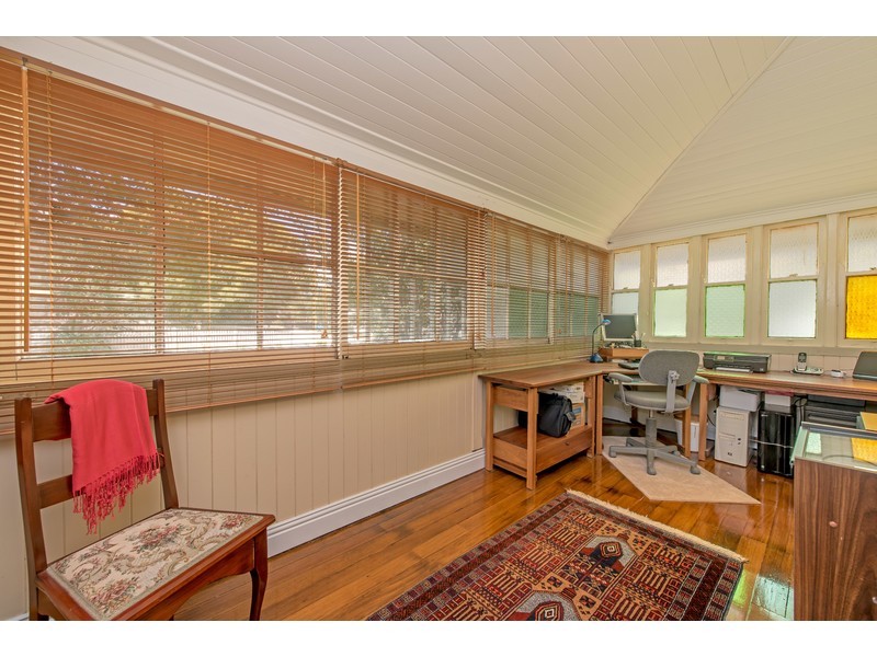 101 Bridge Street, Mount Lofty QLD 4350