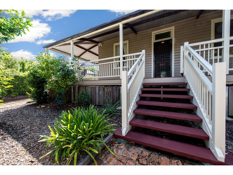 101 Bridge Street, Mount Lofty QLD 4350